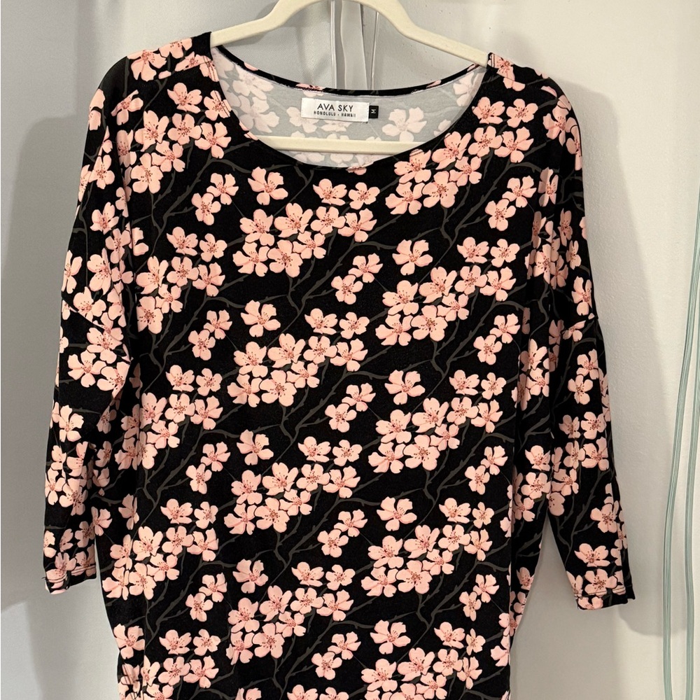 ❌❌SOLD❌❌

Ava Sky Black and Pink Floral Women's Top